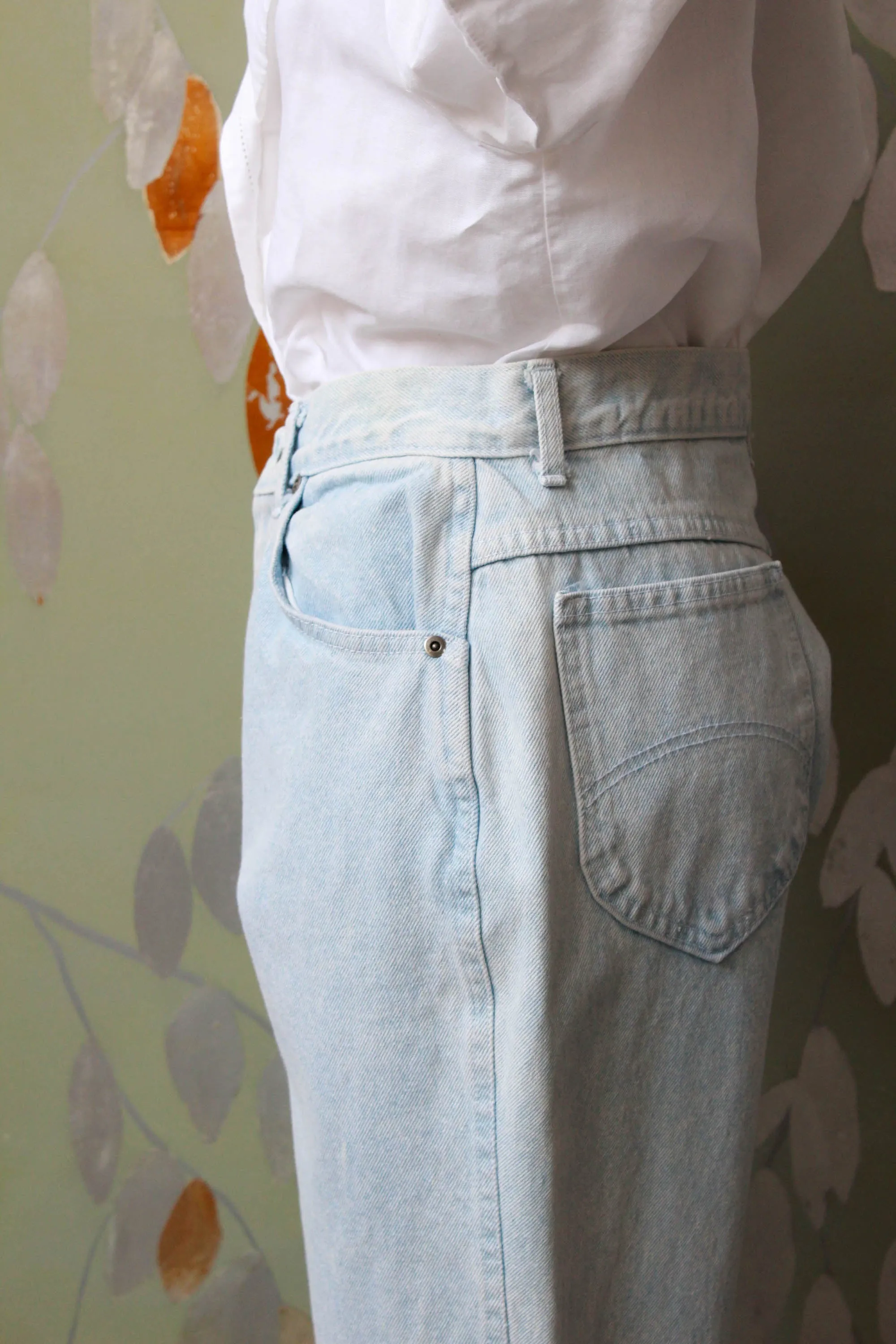 90s Light Wash Chic Denim Jeans, Waist 30"