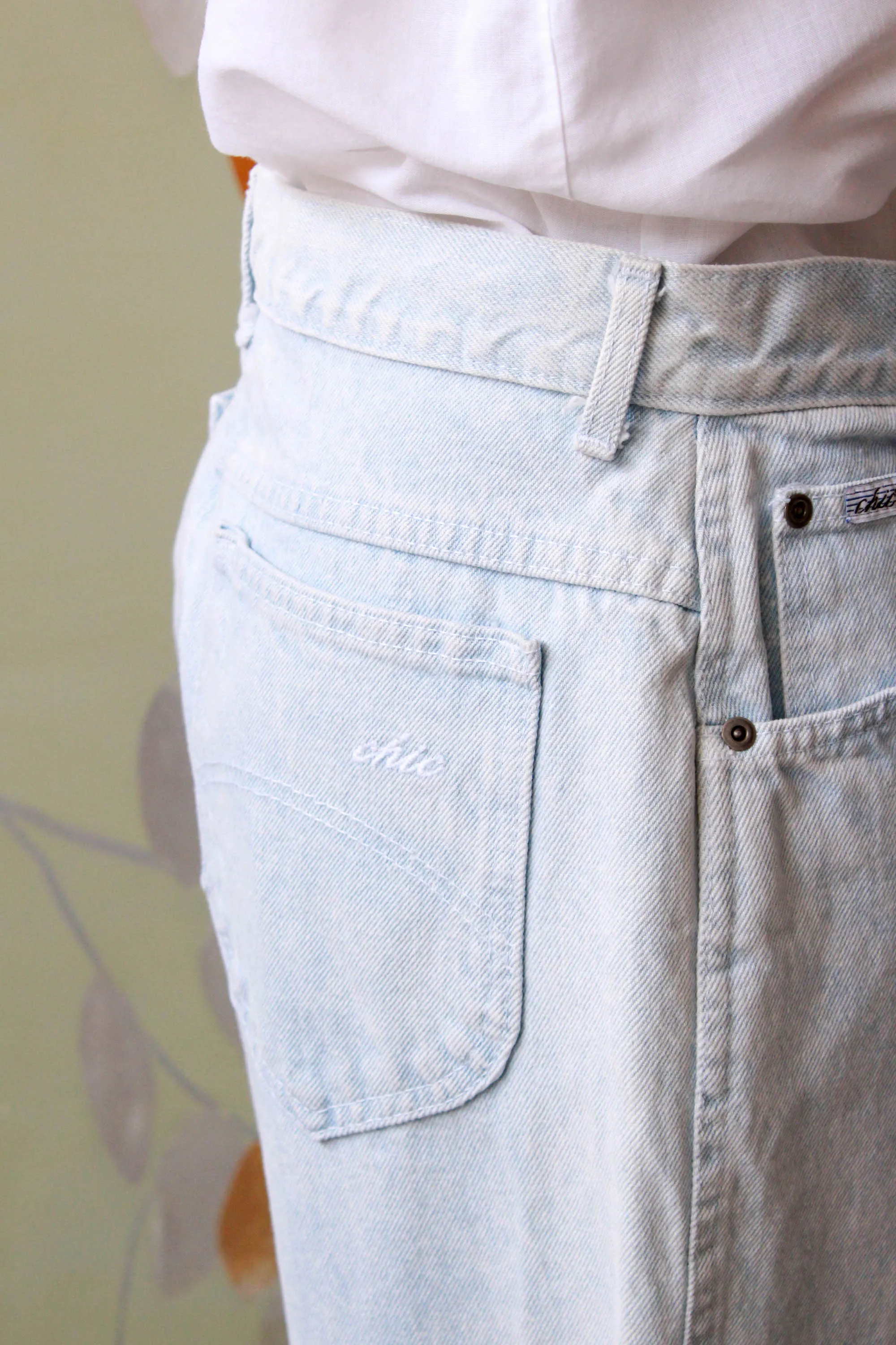 90s Light Wash Chic Denim Jeans, Waist 30"