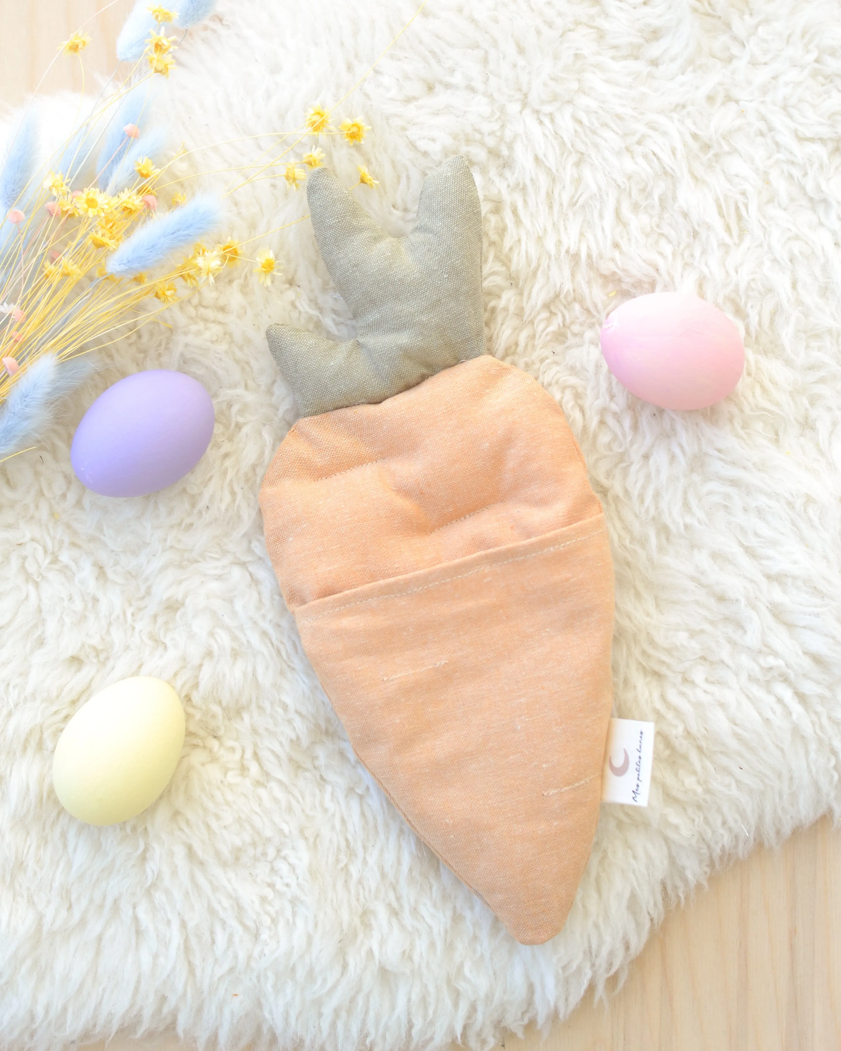 Mini bunny and carrot-shaped bed