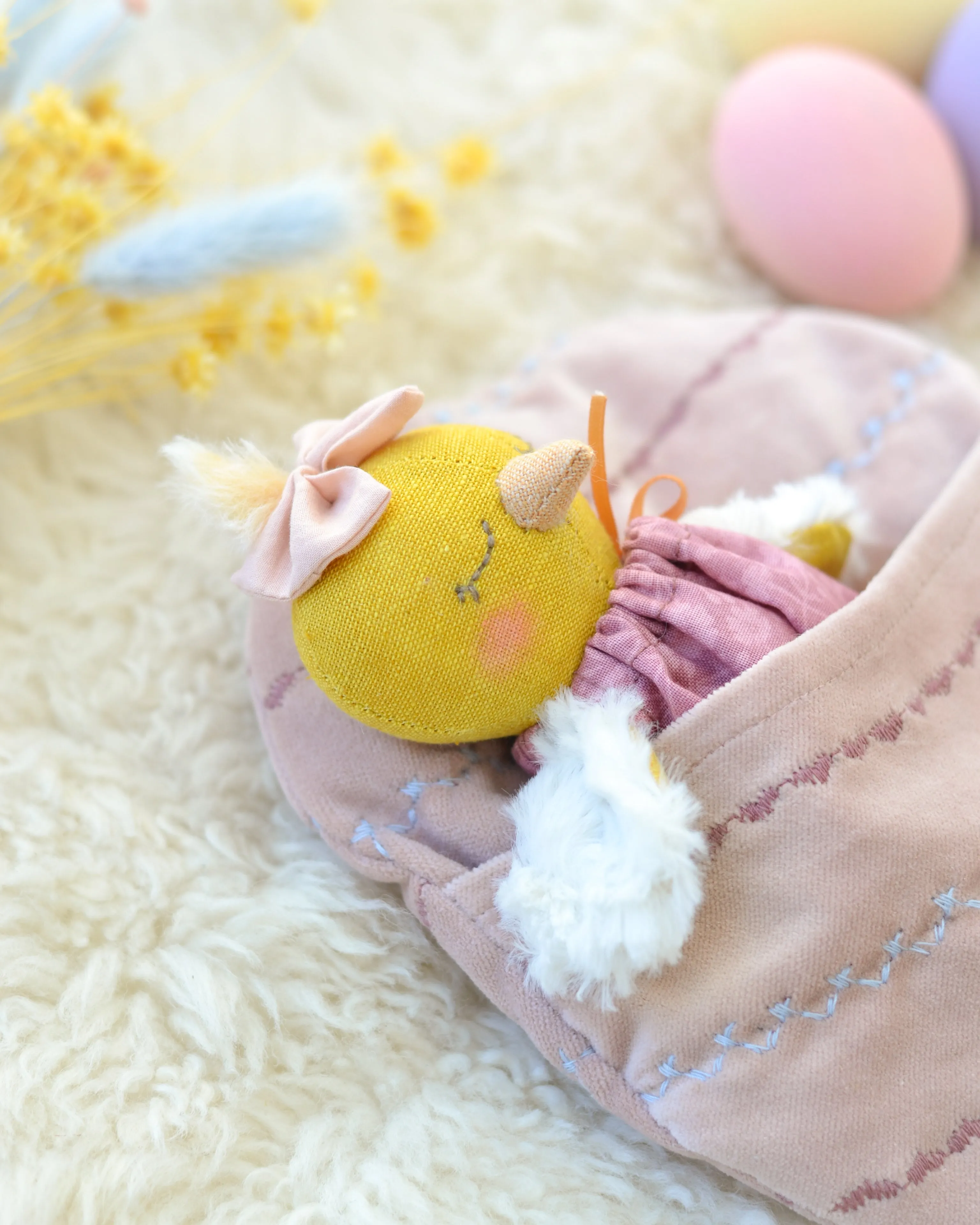 Mini Chick and Easter Egg-shaped Bed cotton velvet